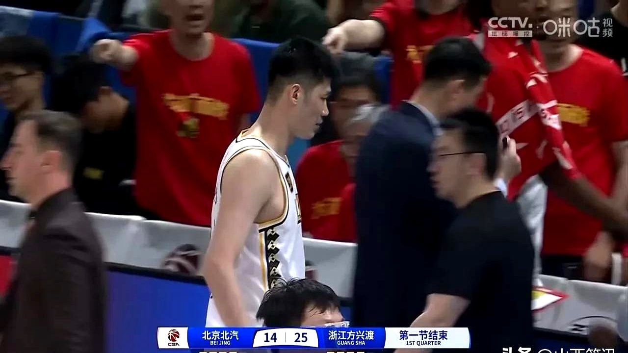 关键比赛中，烈日裁决稳扎稳打拿下比赛，这场打得太精彩