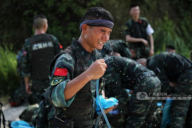亚美体育官网入口-鏖战五局，战马战队终于连下两城，教练激动落泪
