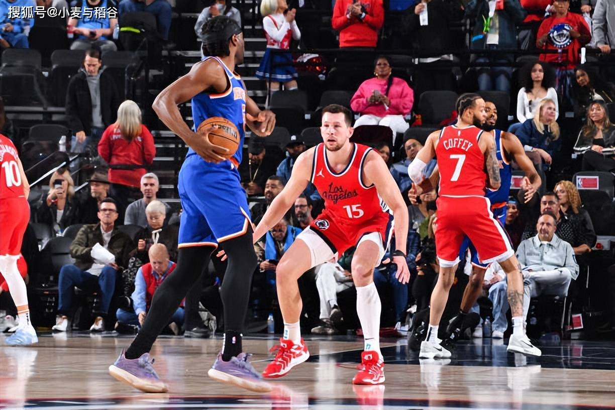 亚美体育网页版-NBA快船交易第2步：正式裁掉中锋尤班克斯&amp;度过澄清期将加盟国王