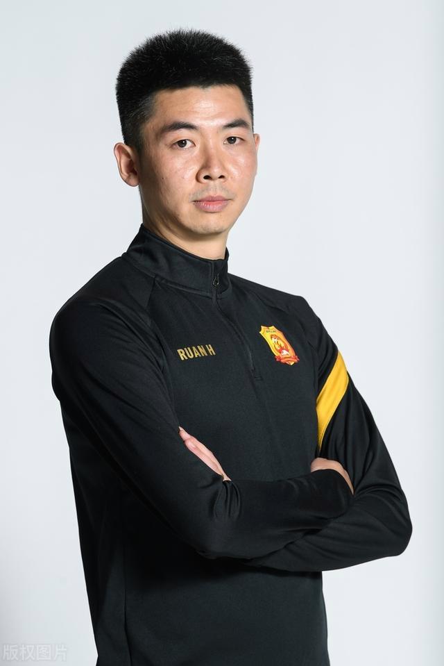 亚美体育app-包含内援首签，青岛海牛租借31岁后卫，李霄鹏可向泰山借新星双赢保级的词条