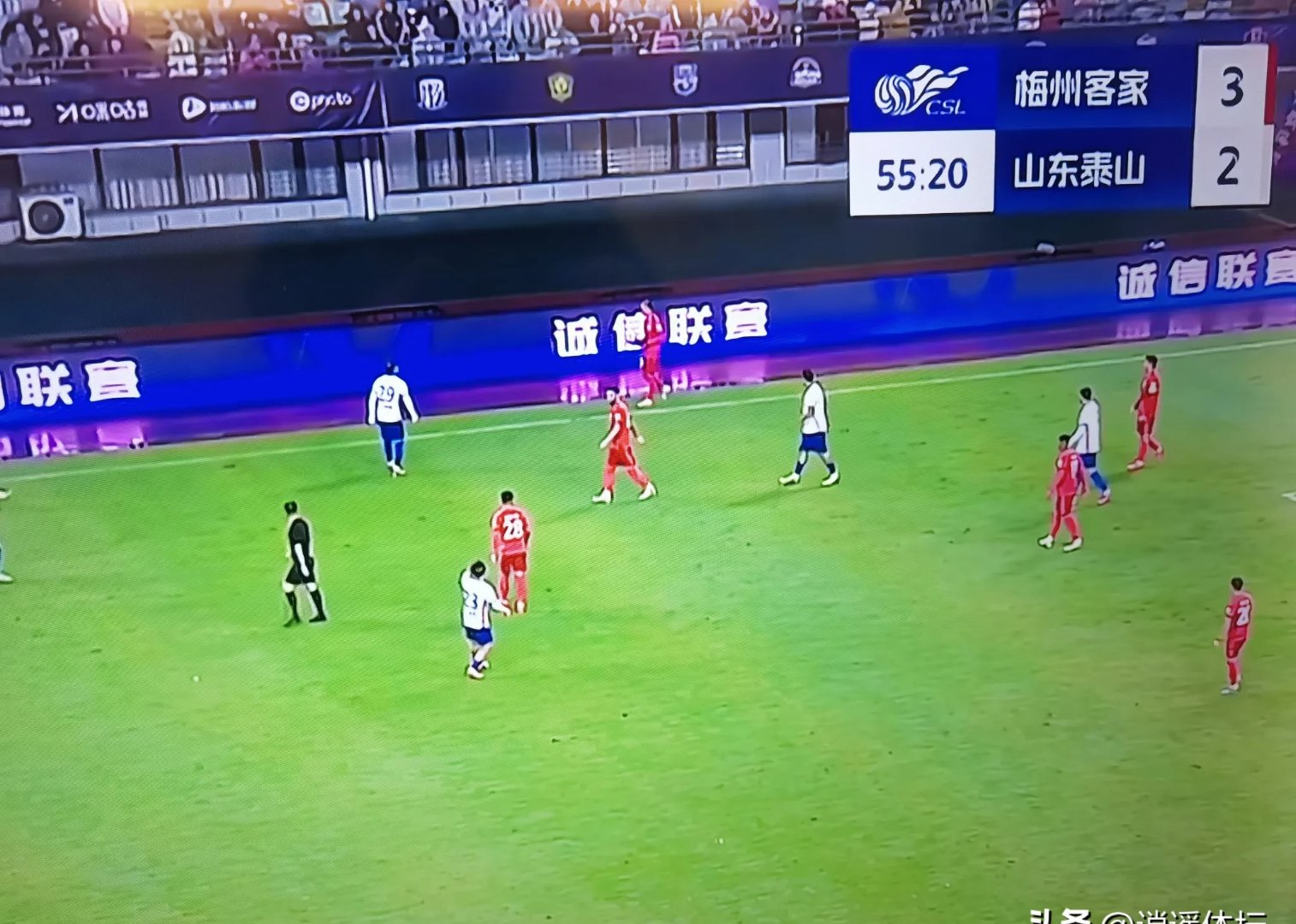 中超-泽卡梅开二度双方7中门框泰山3-1三镇结束两连败的简单介绍