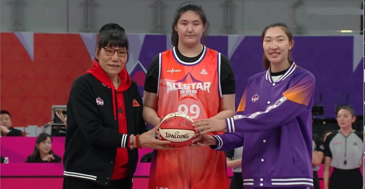 FIBA发布中国女篮写真张子宇韩旭搞怪的简单介绍